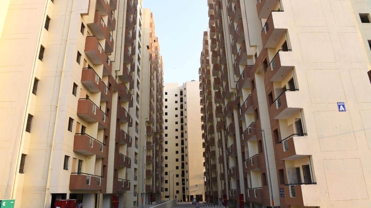 दिल्ली: नए साल पर सरकारी कर्मचारियों को तोहफा, इस आसान तरीके से मिलेगा घर, बस करना होगा ये काम