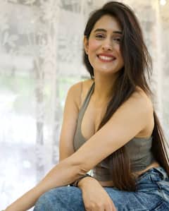 'क्योंकि सास भी कभी बहू थी' में इस हसीना की हुई एंट्री, 'तुलसी' का साथ देने वाली सीधी-साधी लड़की रियल लाइफ में है ग्लैमर डॉल