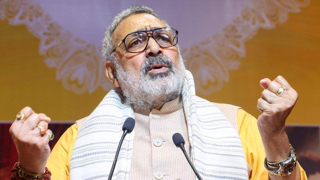 ‘पाकिस्तान की तरह बांग्लादेश में हिंदुओं को किया जा रहा खत्म’, यूनुस सरकार पर बरसे गिरिराज सिंह ‘पाकिस्तान की तरह बांग्लादेश में हिंदुओं को किया जा रहा खत्म’, यूनुस सरकार पर बरसे गिरिराज सिंह
