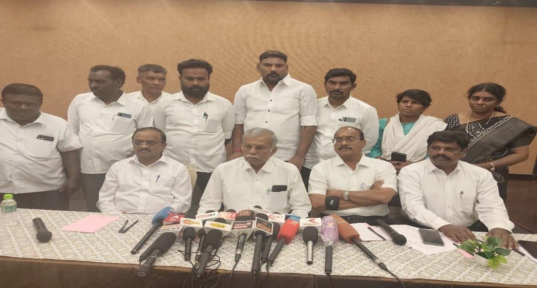 Madurai ; இ-பைலிங் எதிர்ப்பு: சென்னை உயர்நீதிமன்றத்தை முற்றுகையிடும் போராட்டம்.. JAAC அதிரடி அறிவிப்பு!