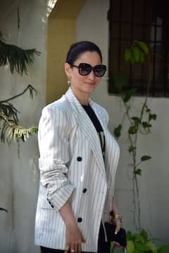 ब्लैक ड्रेस संग ब्लेजर में दिखा तमन्ना का स्टनिंग लुक, तस्वीरें देखकर नजरें नहीं हटेंगी