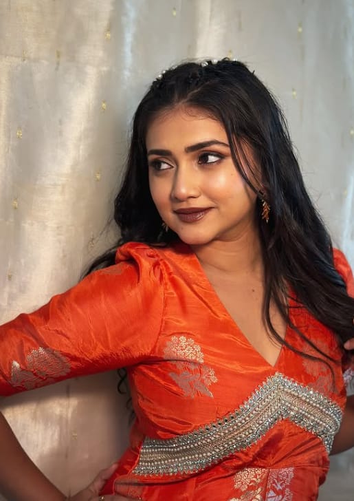 लग्नानंतर होईलच प्रेम या मालिकेत काव्याची भूमिका साकारणारी लोकप्रिय अभिनेत्री ज्ञानदा रामतीर्थकर हिचा आज साखरपुडा झालाय.