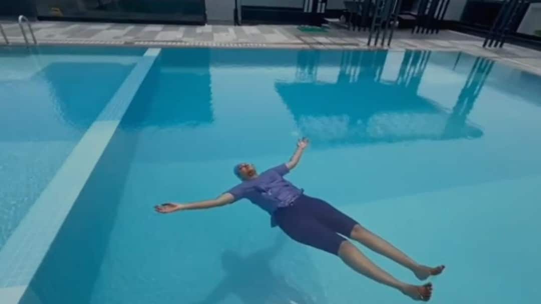 கடலூர் மாலினி பாலாஜி: நீரில் 15 நிமிடம் மிதந்து சாதனை! யோகா மூலம் அசத்தல், குவியும் வாழ்த்து