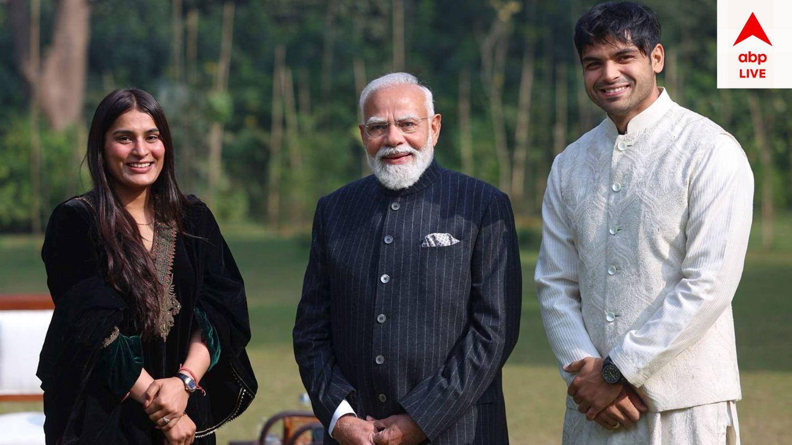 Neeraj Meets Modi: স্ত্রী হিমানিকে নিয়ে প্রধানমন্ত্রী নরেন্দ্র মোদির সঙ্গে দেখা করলেন নীরজ