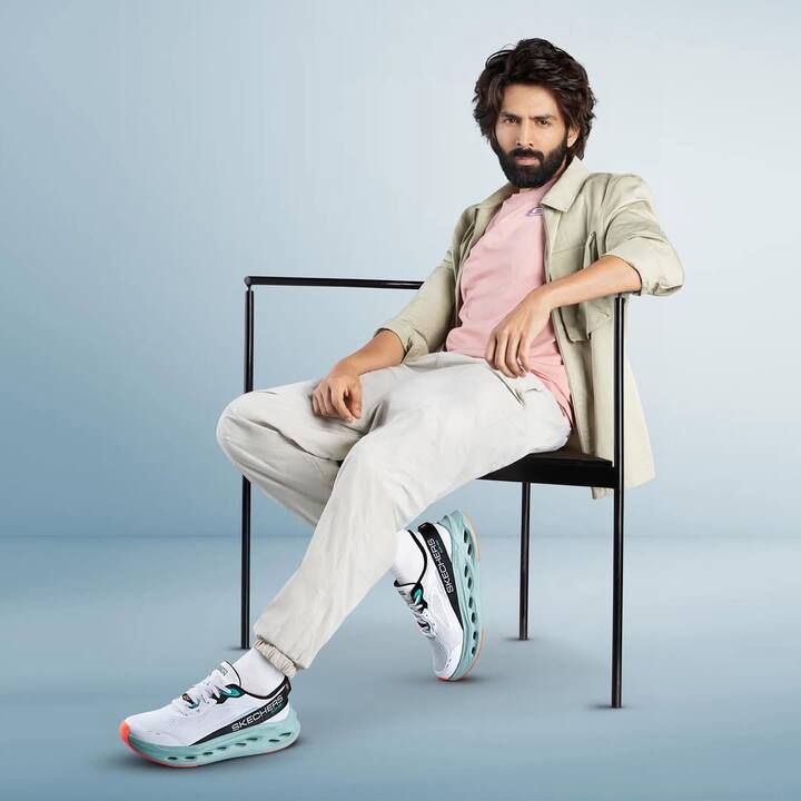 कार्तिक ने नवी मुंबई के डी.वाई. पाटिल कॉलेज ऑफ इंजीनियरिंग से बायोटेक्नोलॉजी इंजीनियरिंग की पढ़ाई की थी.