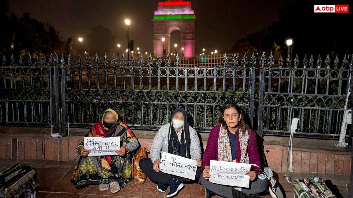 कुलदीप सेंगर की जमानत का विरोध, दिल्ली पुलिस ने उन्नाव रेप पीड़िता और मां को इंडिया गेट से हटाया