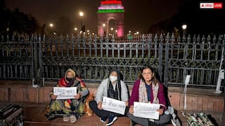 Unnao Case : উন্নাও ধর্ষণে জামিন পেয়ে হাসি মুখে কুলদীপ,নির্যাতিতা ও তাঁর মা-কে প্রতিবাদেও বসতে দিল না পুলিশ