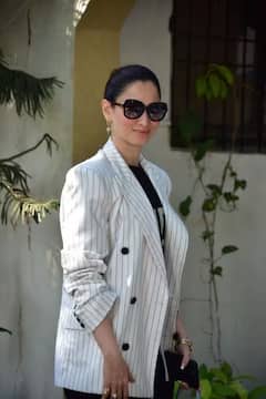 Look: બ્લેક ડ્રેસ સાથે બ્લેઝરમાં જોવા મળી તમન્ના ભાટિયા, તસવીરો જોઇ નહીં હટે નજર