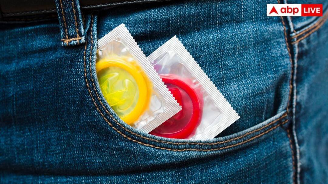 Man Purchase Condoms worth Rupees 1 lakh in year goes viral on internet एक साल में शख्स ने ऑर्डर किए 1 लाख से ज्यादा के कंडोम- यूजर्स बोले, भाई खाता था क्या?