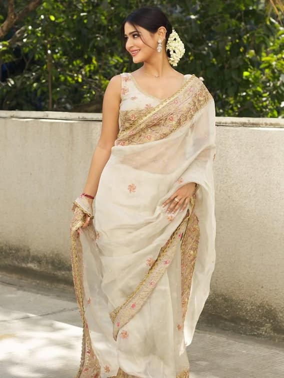 સાડીમાં જોવા મળ્યો પ્રકૃતિ પાવનીનો દેશી લૂક