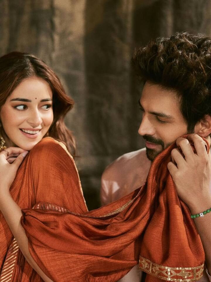 अगर डिग्री के हिसाब से देखा जाए तो कार्तिक आर्यन इंजीनियरिंग ग्रेजुएट हैं जबकि अनन्या पांडे ने स्कूल के बाद हायर स्टडी डिफर कर दी थी. दोनों ही अपनी-अपनी जगह मेहनती हैं और अब ‘तू मेरी मैं तेरा, मैं तेरा तू मेरी’ में साथ नजर आकर लोगों का दिल जीतने के लिए तैयार हैं.