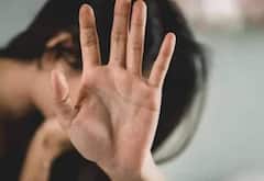 ரயிலில் காவலரின் அநாகரீக செயல் !! துணிச்சலான மாணவியின் அதிரடி வீடியோ பதிவு