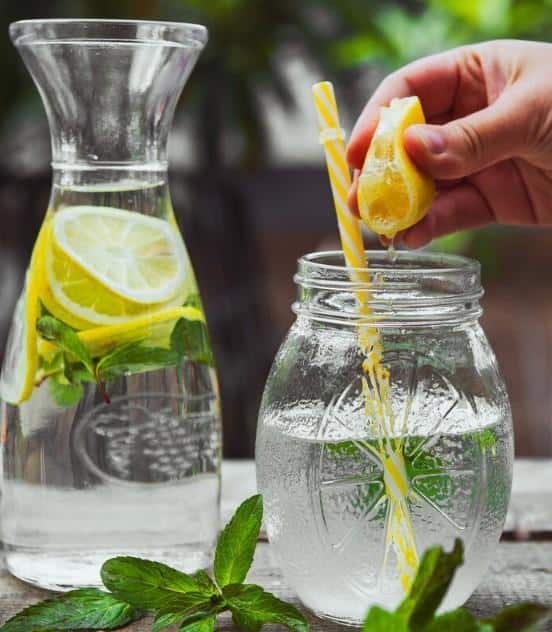 ఖాళీ కడుపుతో నిమ్మరసం తాగడం వీళ్లకు హానికరం !