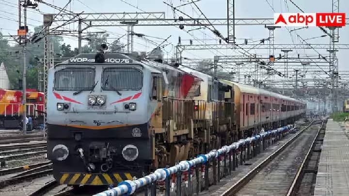 રેલ્વેનો એસી ફર્સ્ટ-ક્લાસ કોચ કપ્લસ માટે સુવિધા અને ગોપનીયતા પ્રદાન કરે છે. કપલ્સ માટે એક કેબિન રૂમ હોય છે. જેનાથી તેઓ આરામથી તેમના દરવાજા બંધ કરી શકે અને તેમની મુસાફરીનો આનંદ લઈ શકે છે.