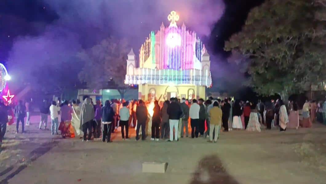 Christmas 2025: ఆదిలాబాద్ జిల్లాలోని చర్చిల్లో క్రిస్మస్ వేడుకలు ఎలా జరుపుకున్నారంటే?