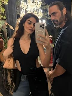 'धुरंधर' एक्टर अर्जुन रामपाल ने गर्लफ्रेंड और बच्चों संग मनाया क्रिसमस, देखें सेलिब्रेशन की झलकियां