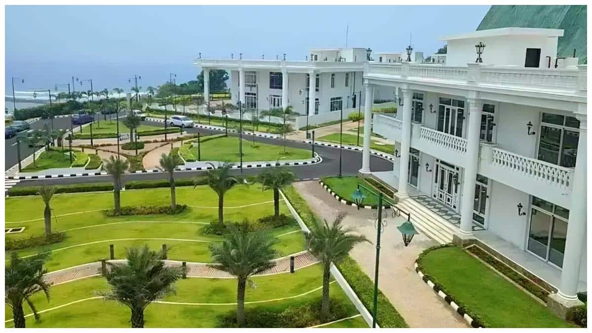 Rushikonda Palace Usage: రుషికొండ ప్యాలెస్‌పై కీలక నిర్ణయం దిశగా అడుగులు; లగ్జరీ హోటల్స్‌గా మార్చే ప్లాన్‌, ప్రజల కోసం సాంస్కృతిక వేదికలు!