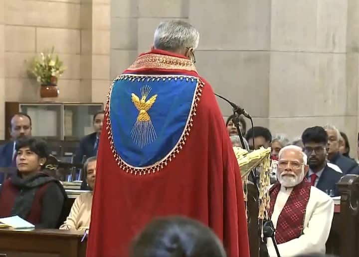 नरेंद्र मोदी यांनी यावेळी चर्चमध्ये प्रार्थनाही केली.