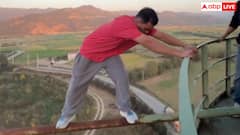 अगर हाथ छूट गया तो... एडवेंचर और थ्रिल के चक्कर में करा खतरनाक स्टंट, जरा सी चूक भी ले लेती जान; वीडियो वायरल