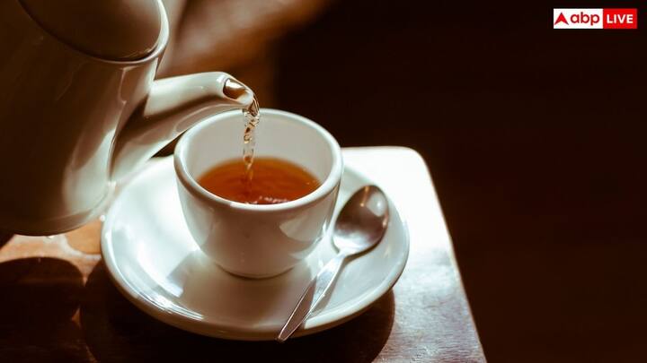 अपनी शुरुआती दिनों में चाय कोई आम पेय नहीं थी. प्राचीन चीन में इसे एक औषधि काढ़े के रूप में पिया जाता था. ऐसा माना जाता था कि यह पाचन में सुधार करता है, शरीर को डिटॉक्सिफाई करता है और मानसिक स्पष्टता बढ़ाता है.