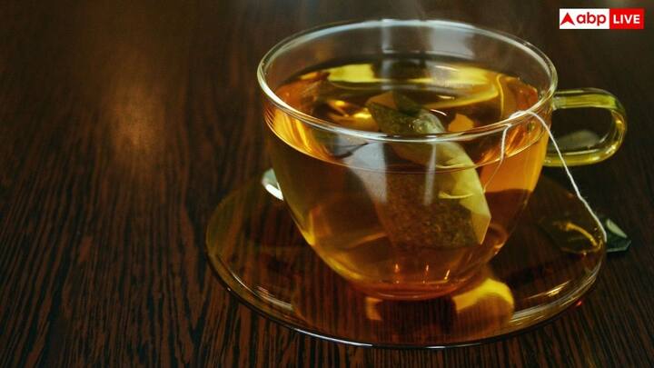 उबलते पानी में गिरी पत्तियां कैमेलिया साइनेंसिस पौधे की थी. इसी पौधे से आज सभी तरह की चाय बनाई जाती हैं.