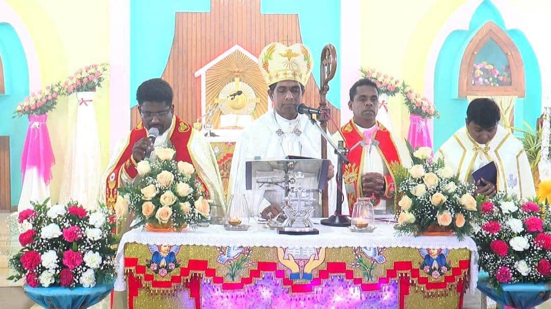 Christmas 2025: ఆదిలాబాద్ జిల్లాలోని చర్చిల్లో క్రిస్మస్ వేడుకలు ఎలా జరుపుకున్నారంటే?