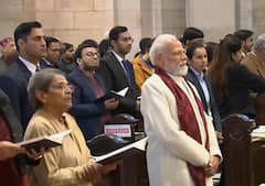 Narendra Modi In Church: नरेंद्र मोदींनी चर्चमध्ये जाऊन केली प्रार्थना; नाताळनिमित्त दिल्लीतील कॅथेड्रल चर्चला दिली भेट, PHOTO