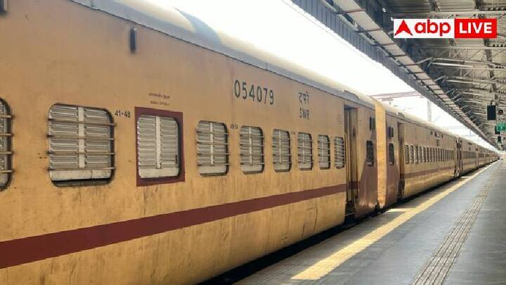 ભારતીય રેલ્વે, ભારતની જીવનરેખા તરીકે ઓળખવામાં આવે છે. લાખો લોકો દરરોજ એક જગ્યાએથી બીજી જગ્યાએ મુસાફરી કરે છે. તે વિવિધ સુવિધાઓ પ્રદાન કરે છે, જેમ કે સામાન્ય વર્ગથી લઈને પ્રીમિયમ વર્ગ.