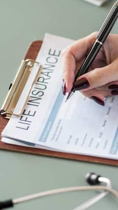 આ ઉંમરમાં લેવો જોઇએ હેલ્થ ઇન્શ્યોરન્સ