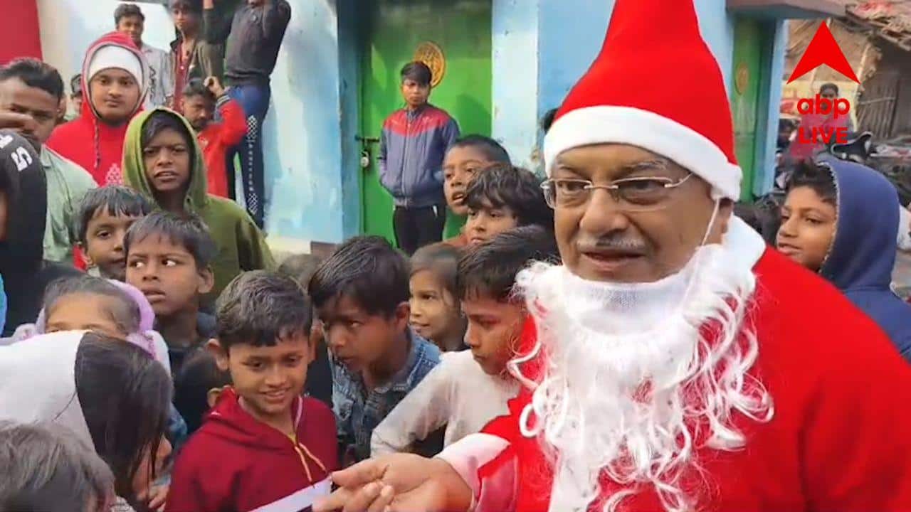 Christmas 2025: বড়দিনে সান্তার সাজে হাজির মন্ত্রী, বাচ্চাদের সঙ্গে কথা বলে, উপহার দিয়ে মন জিতলেন প্রদীপ মজুমদার