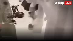 मक्का की मस्जिद अल-हरम की रेलिंग से कूद गया युवक, मच गया हंगामा... वीडियो वायरल