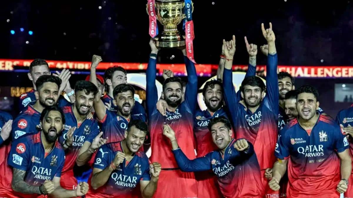 चैंपियन RCB की प्लेइंग XI में 7 करोड़ के प्लेयर की जगह नहीं, दिग्गज क्रिकेटर के दावे से पूरी दुनिया हैरान