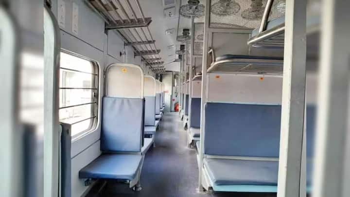 এখন থেকে ৫০০ কিলোমিটার পর্যন্ত ভ্রমণকারী যাত্রীদের নন-এসি কোচে ১০ টাকা অতিরিক্ত দিতে হবে। এই বৃদ্ধি সেইসব যাত্রীদের বেশি প্রভাবিত করবে যারা স্বল্প দূরত্বের জন্য মেল বা এক্সপ্রেস ট্রেনে ভ্রমণ করেন এবং সাধারণ বিভাগে যাত্রা করেন।