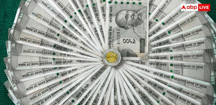अगर हम भारत के 1 रुपए को स्विट्जरलैंड की करेंसी स्विस फ्रैंक (CHF) में करेंसी एक्सचेंज रेट के माध्यम से कन्वर्ट करें, तो यह लगभग 0.00876 CHF के आसपास होगा.