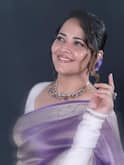 Anasuya Bharadwaj: నిండుగా చీర కట్టిన అనసూయ... శివాజీ కామెంట్స్ తర్వాత!