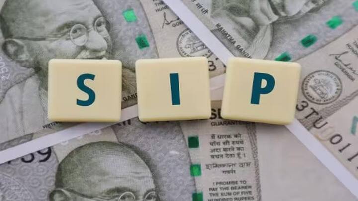 मनीकंट्रोलच्या वृत्तानुसार निफ्टी  50 निर्देशांकात 15 वर्षांसाठी गुंतवणूक 1 डिसेंबर 2010 पासून पकडल्यास 1 डिसेंबर 2025 ला 15 वर्षे पूर्ण होतात.दैनंदिन एसआयपी  1000 पकडल्यास 15 वर्षात 3719 वेळा रक्कम गुंतवावी लागते.