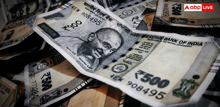 स्विट्जरलैंड में भारत के 10,000 रुपए में आप सर्वाइव नहीं कर पाएंगे, क्योंकि यह स्विस फ्रैंक के सामने एक मामूली रकम है. वहां एक रात होटल में रुकने का शुरुआती किराया ही कम से कम ₹11,000 तक हो सकता है.