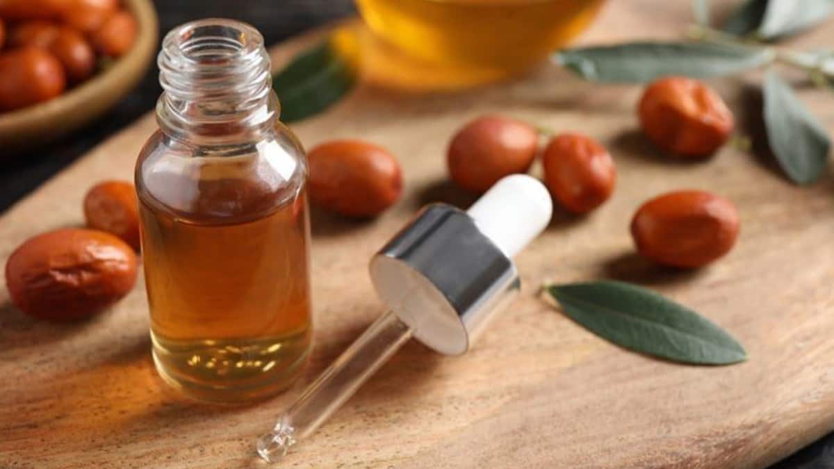 Top 5 Plant-Based Oils For Sensitive Skin This Winter: Expert-Backed Guide To Natural Glow