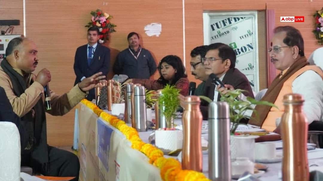 Deputy CM Vijay Kumar Sinha listen Public Problems in Purnia Warning to Officers Bihar ANN बिहार: डिप्टी CM विजय सिन्हा ने सुना जनता का दर्द, पूर्णिया में अधिकारियों को लगाई फटकार