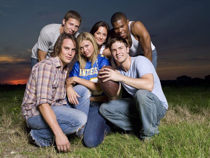 The name of 'Friday Night Lights' is included at number two in the list. The story is set in a small town named Texas. The story revolves around a high school football team and their coach. This city has only one aim - to win the state championship trophy. The TV series also shows in detail the lives of the players' families, faculty and people living in Texas. You can watch this show on Netflix.