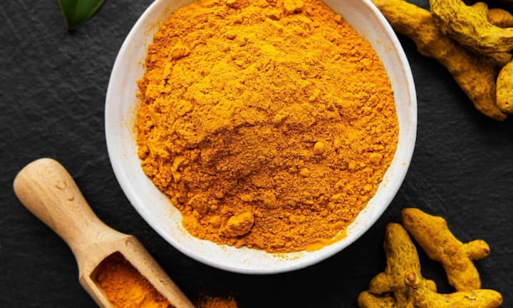 Actually, turmeric warms the body gradually or there is such warmth that persists even after eating. Whereas black pepper gives strong heat which is immediately felt in soups or hot drinks. The jaggery balances out the spiciness and adds a comforting warmth, much needed during cold and long nights.
