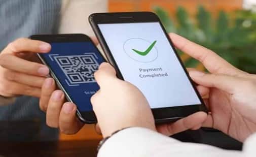 इसके बाद, जिस UPI ऐप से आपने भुगतान किया है (जैसे Google Pay, PhonePe, Paytm या BHIM), उसके कस्टमर सपोर्ट से तुरंत संपर्क करें। कॉल करें या ऐप के हेल्प सेक्शन में जाएं और उन्हें बताएं कि भुगतान गलती से गलत खाते में चला गया है। आपको लेन-देन की पूरी जानकारी देनी होगी ताकि वे मामले की तुरंत पुष्टि कर सकें।