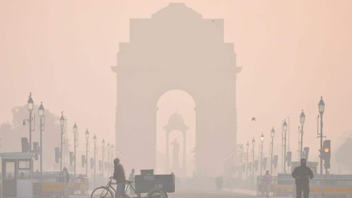 Delhi Chokes On Most Polluted January Air In 2 Years As AQI Plunges To 440; Dense Fog Delays Flights