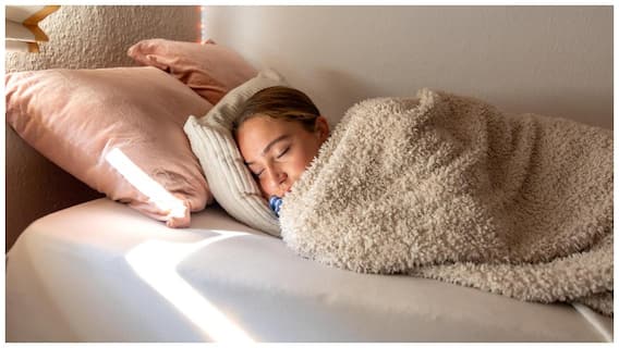 Scandinavian Sleep Method : నిద్ర కోసం పోరాటమా? దంపతుల మధ్య 'దుప్పటి' గొడవలకు చెక్ పెట్టే 'స్కాండినేవియన్ స్లీప్ మెథడ్'