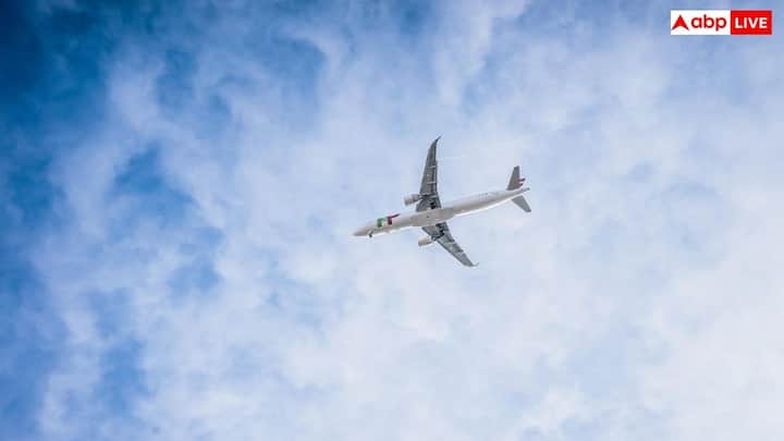 ज्यादातर कमर्शियल पैसेंजर एयरक्राफ्ट 31000 से 42000 फीट की ऊंचाई पर उड़ते हैं. यह जोन स्ट्रैटोस्फीयर के निचले हिस्से में होता है. यहां एयर ट्रैफिक ज्यादा स्मूथ होता है और तूफान और टर्बूलेंस जैसी मौसम संबंधी गड़बड़ियां कम से कम होती हैं.