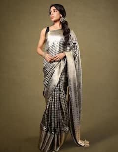 Photos: સિલ્ક સાડી-માથે બિંદી સાથે સામંથાએ ફ્લૉન્ટ કર્યો ક્લાસી લૂક, ફેન્સ બોલ્યા- ટાઈમલેસ બ્યૂટી