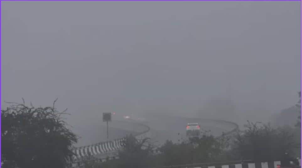 Punjab Weather Update: ਪੰਜਾਬ ਦੇ ਕਈ ਜ਼ਿਲ੍ਹਿਆਂ 'ਚ ਹੱਢ ਚੀਰਵੀਂ ਠੰਡ, ਜ਼ੀਰੋ ਵਿਜ਼ਿਵਿਲਟੀ ਨੇ ਵਧਾਇਆ ਖਤਰਾ; ਵੈਸਟਰਨ ਡਿਸਟਰਬੈਂਸ ਨਾਲ ਪਏਗੀ ਬਰਫ਼ਬਾਰੀ: ਘਰੋਂ ਨਿਕਲਣ ਤੋਂ ...