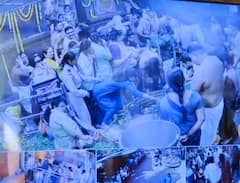 नाताळ सुट्टीत पर्यटननगरी गजबजली! घृष्णेश्वर ते वेरूळ पाय ठेवायला जागा नाही एवढी गर्दी , दलालांचा सुळसुळाट