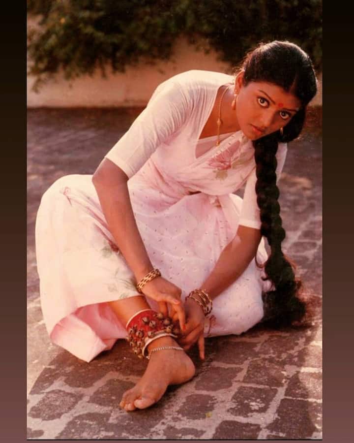 ‘भाभी’ भानुप्रिया के करियर के लिए बेहद खास साबित हुई. इसमें उन्होंने गोविंदा की ऑनस्क्रीन भाभी कामिनी (सीता) का रोल निभाया था.