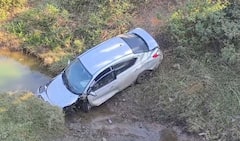 Buldhana Accident News: महामार्गावरील रेतीवर घसरून दोन वाहनांचा भीषण अपघात; कार 50 फूट नाल्यात कोसळली!